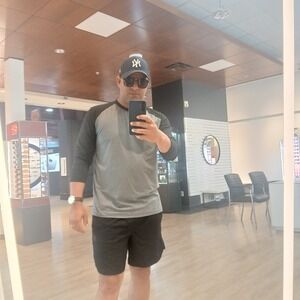 Meet your Posher, Danis michel